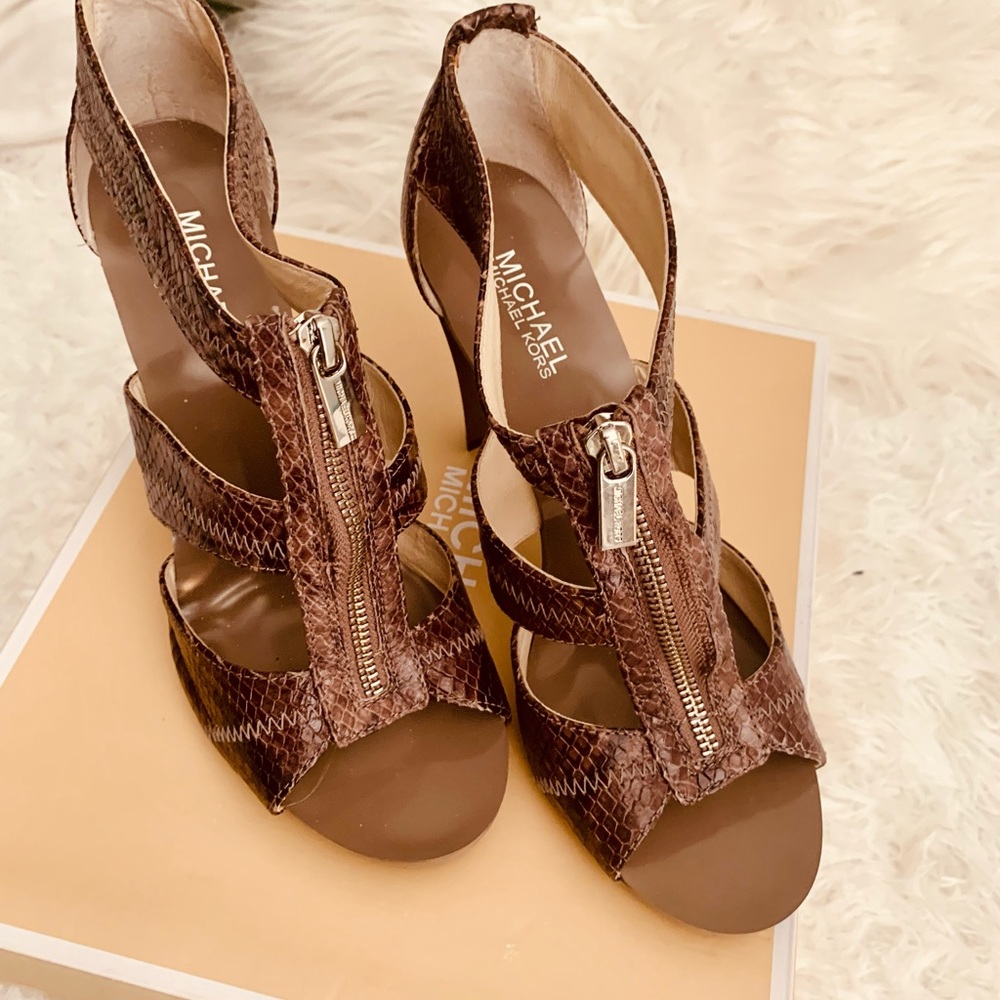 Micheal Kors Berkeley TStrap Embossed Leather … Color Cider 9.5 - Picture 6 of 8